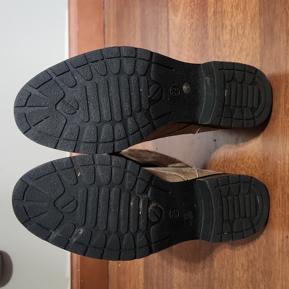 Tan Arizona booties - Picture 6 of 6